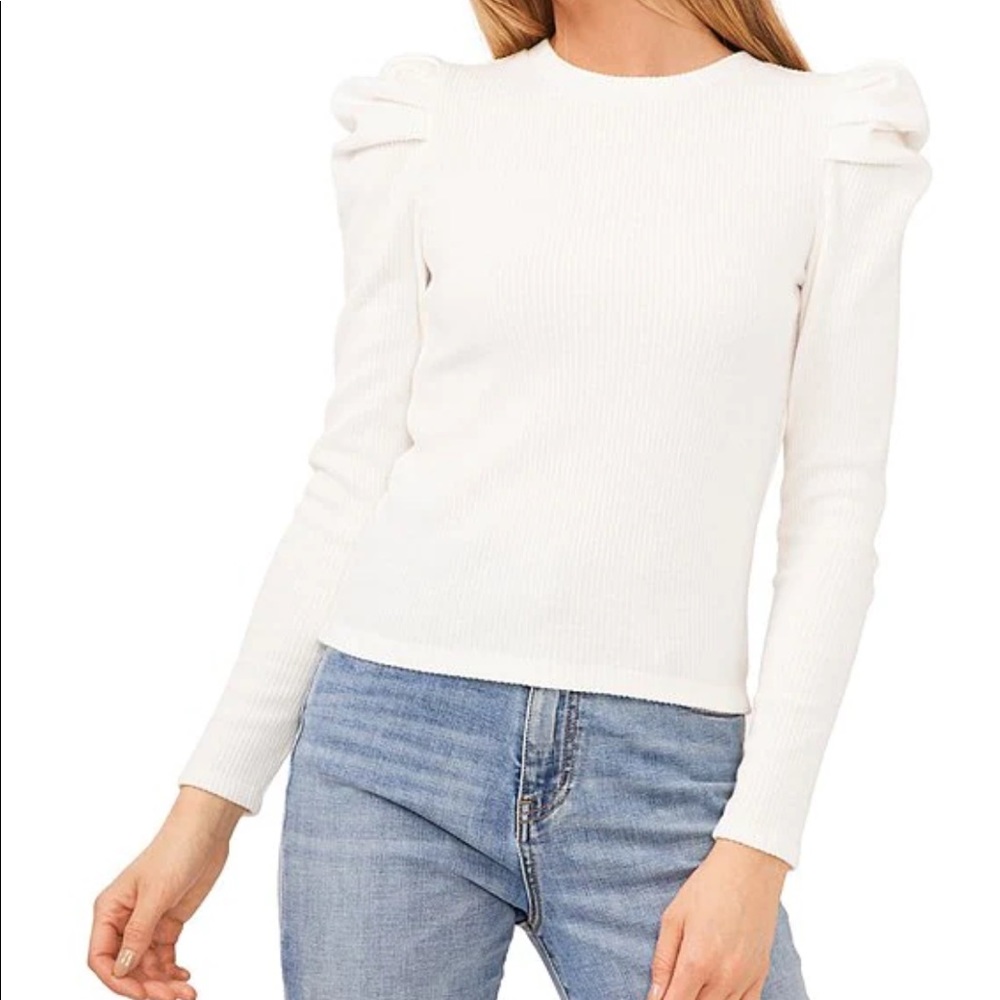 NWT Ribbed white puff sleeve long sleeve shirt
Size Medium by Chelsea & Violet